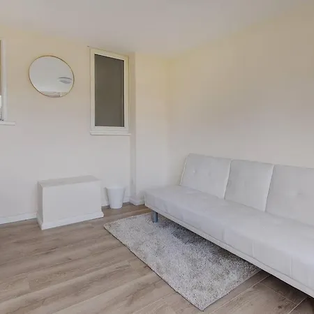 Modern 4 Bedroom House In Heathrow, London Stanwell Exterior photo